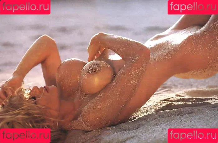 Pamela Anderson / mepamelaanderson / pamelaanderson Onlyfans Photo Gallery 