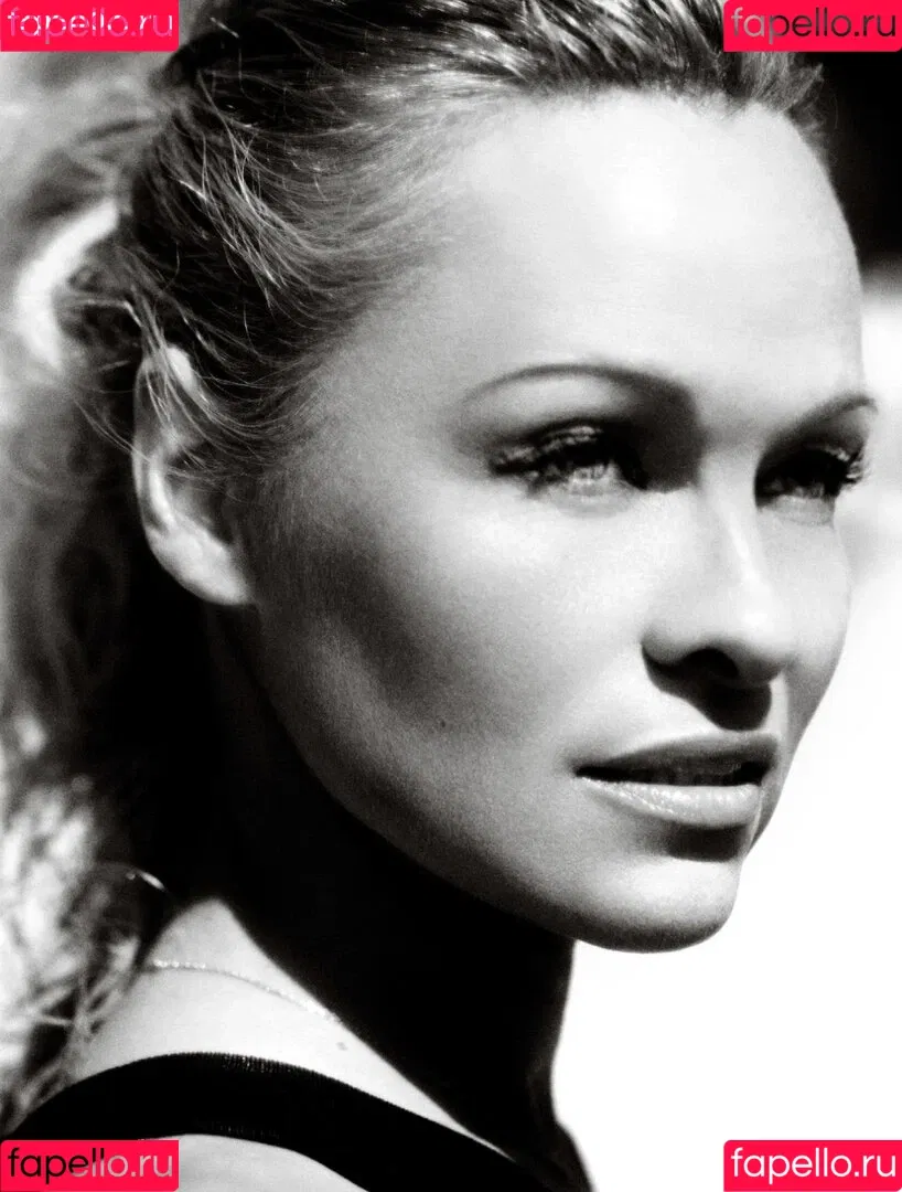 Pamela Anderson / mepamelaanderson / pamelaanderson Onlyfans Photo Gallery 