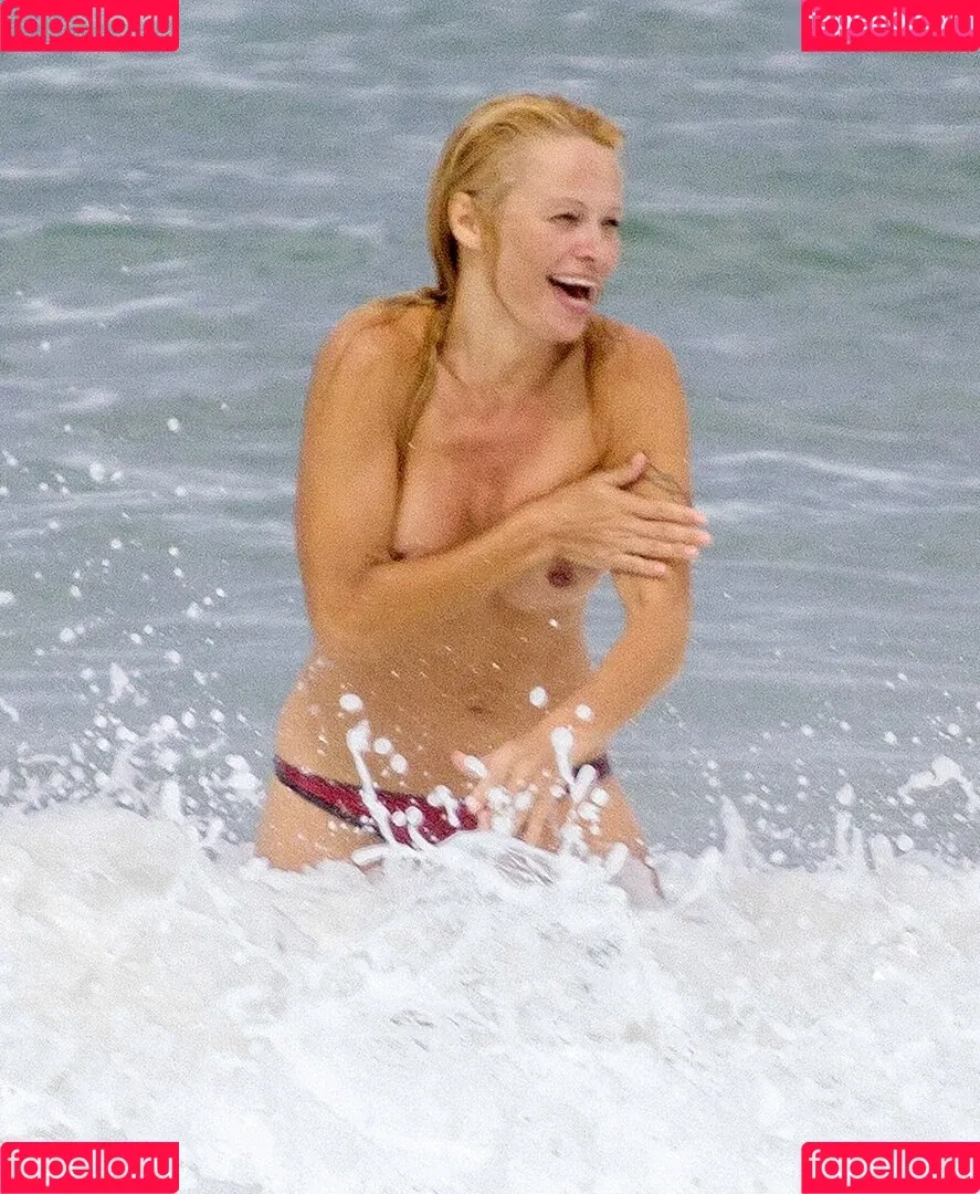 Pamela Anderson / mepamelaanderson / pamelaanderson Onlyfans Photo Gallery 