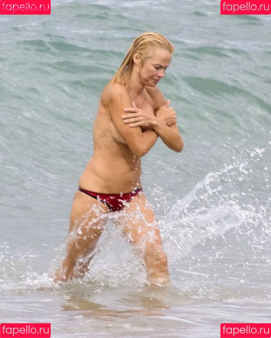 Pamela Anderson / mepamelaanderson / pamelaanderson Onlyfans Photo Gallery 