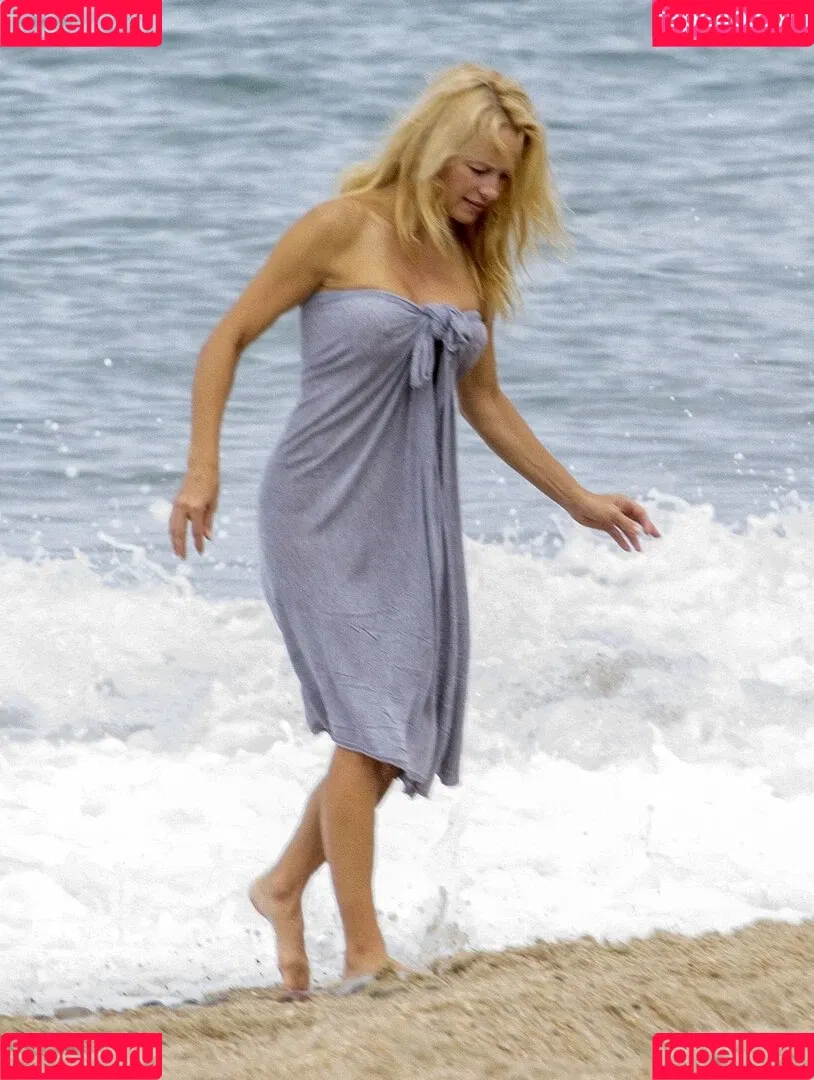 Pamela Anderson / mepamelaanderson / pamelaanderson Onlyfans Photo Gallery 