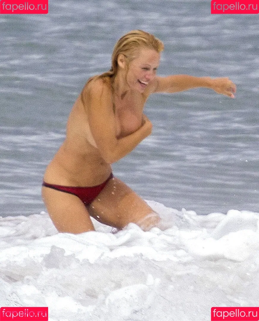 Pamela Anderson / mepamelaanderson / pamelaanderson Onlyfans Photo Gallery 