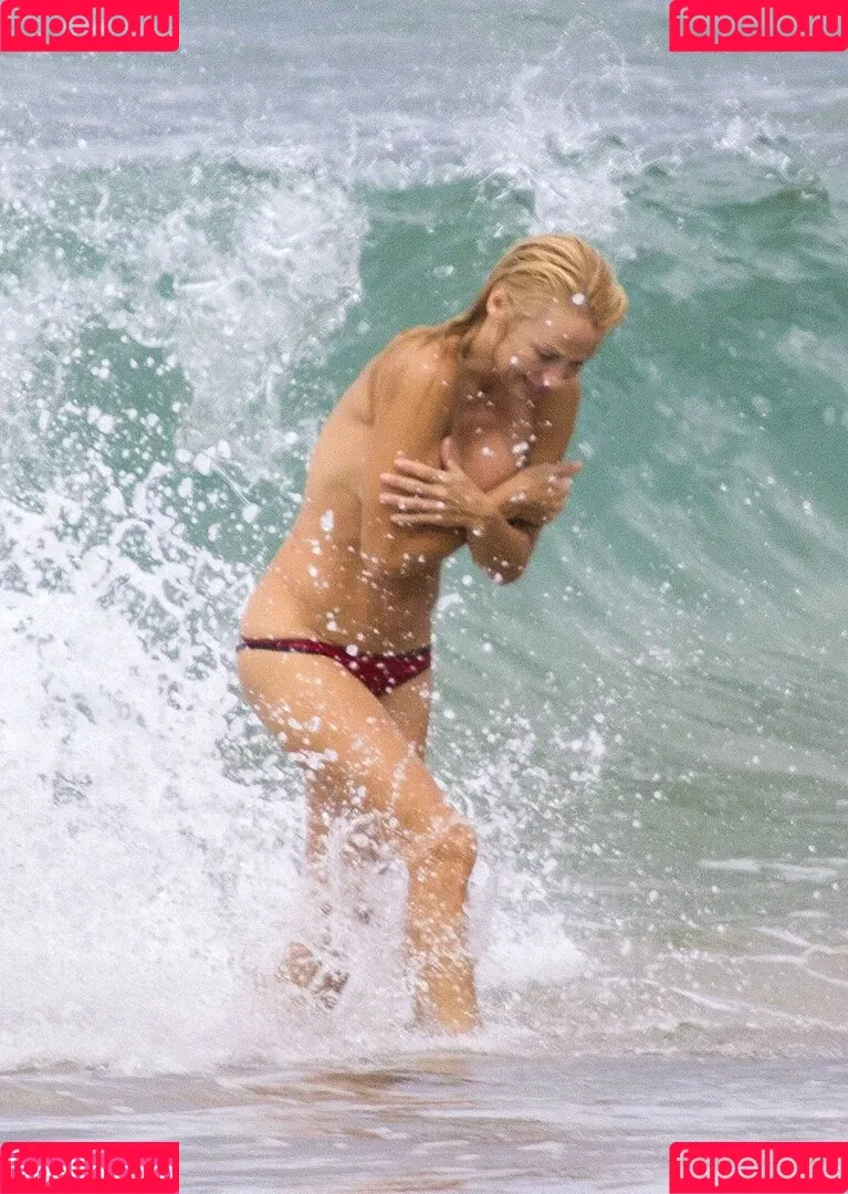 Pamela Anderson / mepamelaanderson / pamelaanderson Onlyfans Photo Gallery 