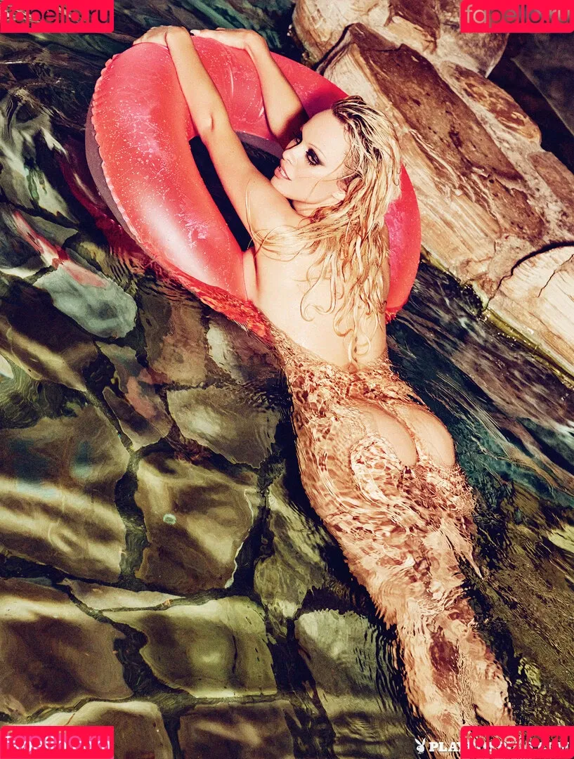 Pamela Anderson / mepamelaanderson / pamelaanderson Onlyfans Photo Gallery 