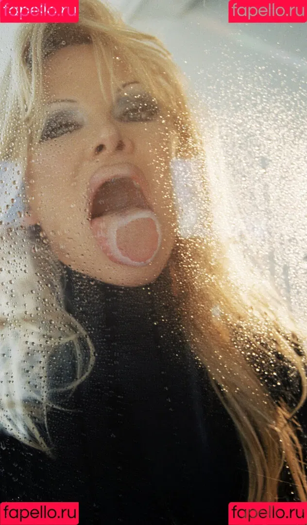 Pamela Anderson / mepamelaanderson / pamelaanderson Onlyfans Photo Gallery 