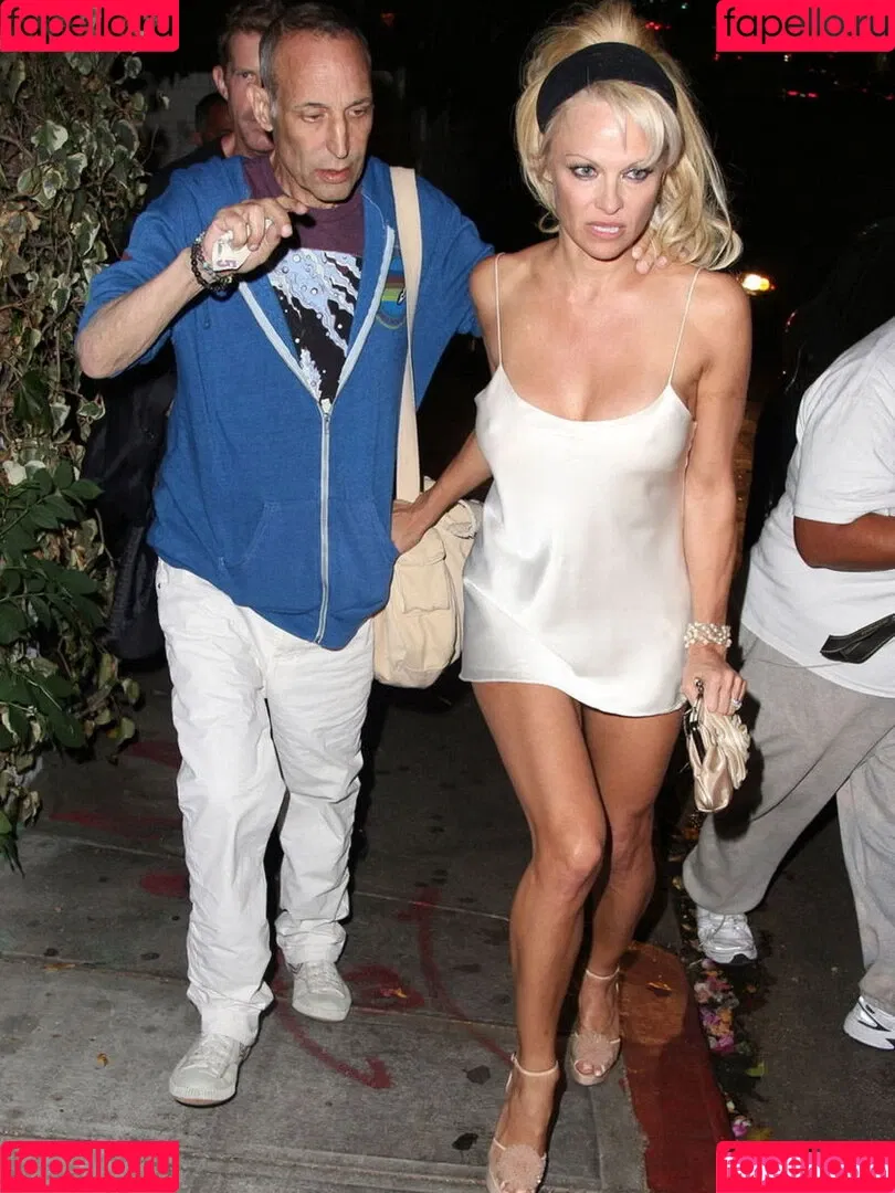 Pamela Anderson / mepamelaanderson / pamelaanderson Onlyfans Photo Gallery 