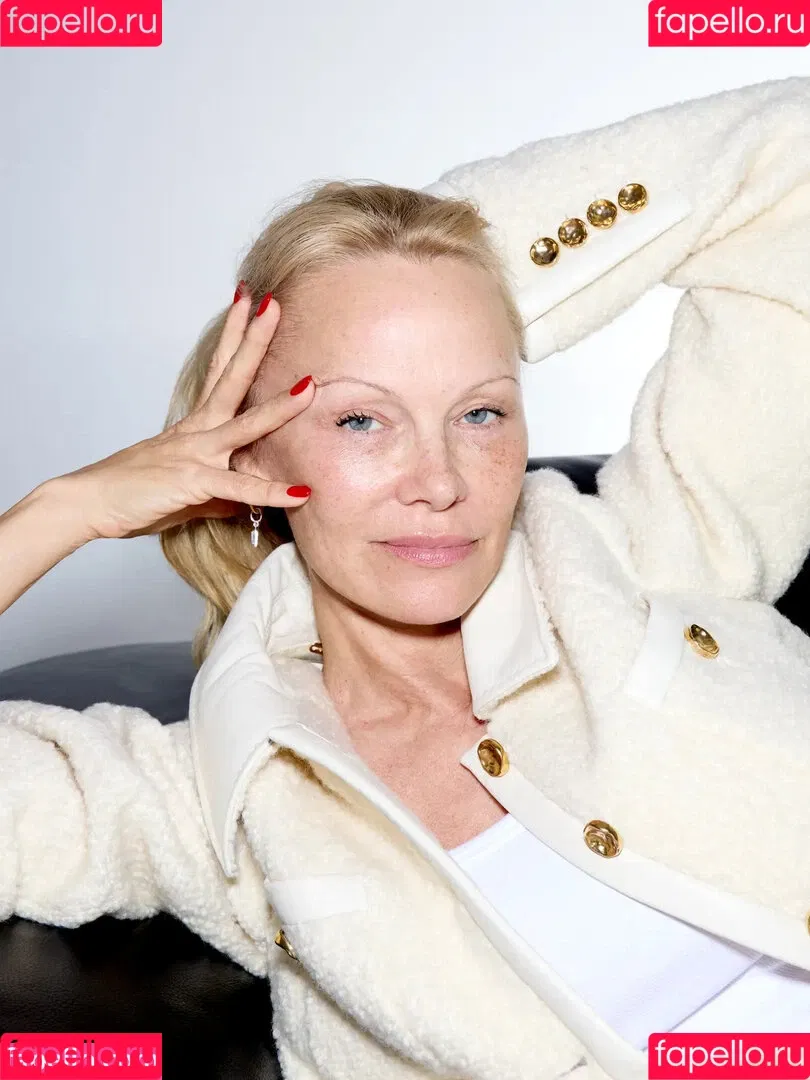 Pamela Anderson / mepamelaanderson / pamelaanderson Onlyfans Photo Gallery 