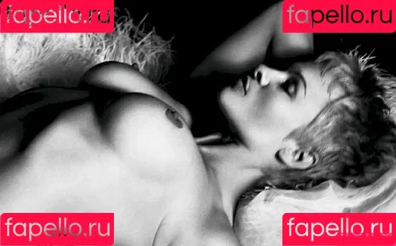 Pamela Anderson / mepamelaanderson / pamelaanderson Onlyfans Photo Gallery 