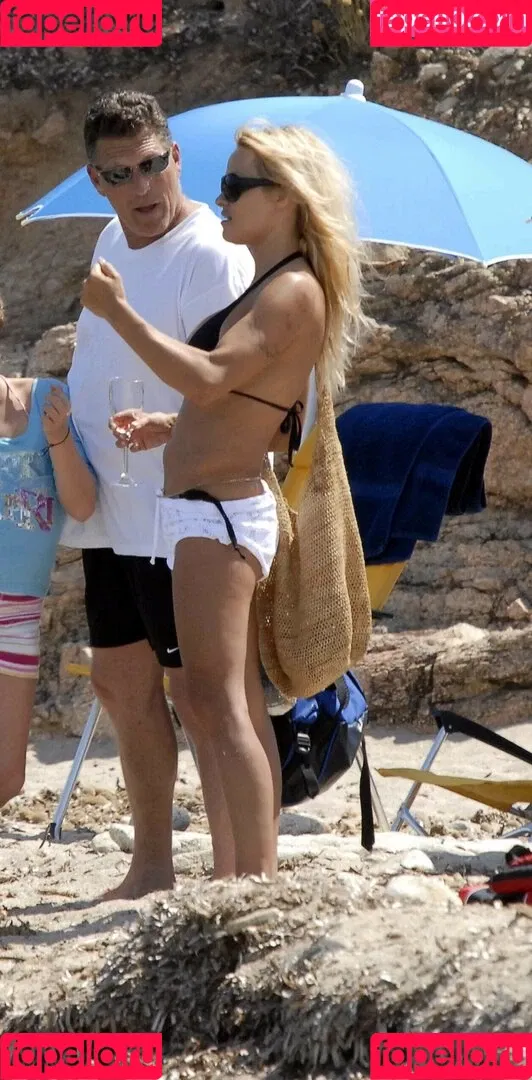 Pamela Anderson / mepamelaanderson / pamelaanderson Onlyfans Photo Gallery 
