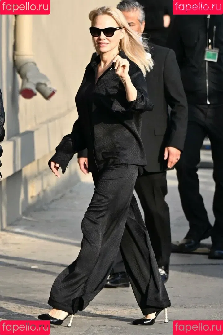 Pamela Anderson / mepamelaanderson / pamelaanderson Onlyfans Photo Gallery 