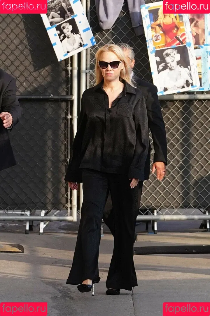 Pamela Anderson / mepamelaanderson / pamelaanderson Onlyfans Photo Gallery 