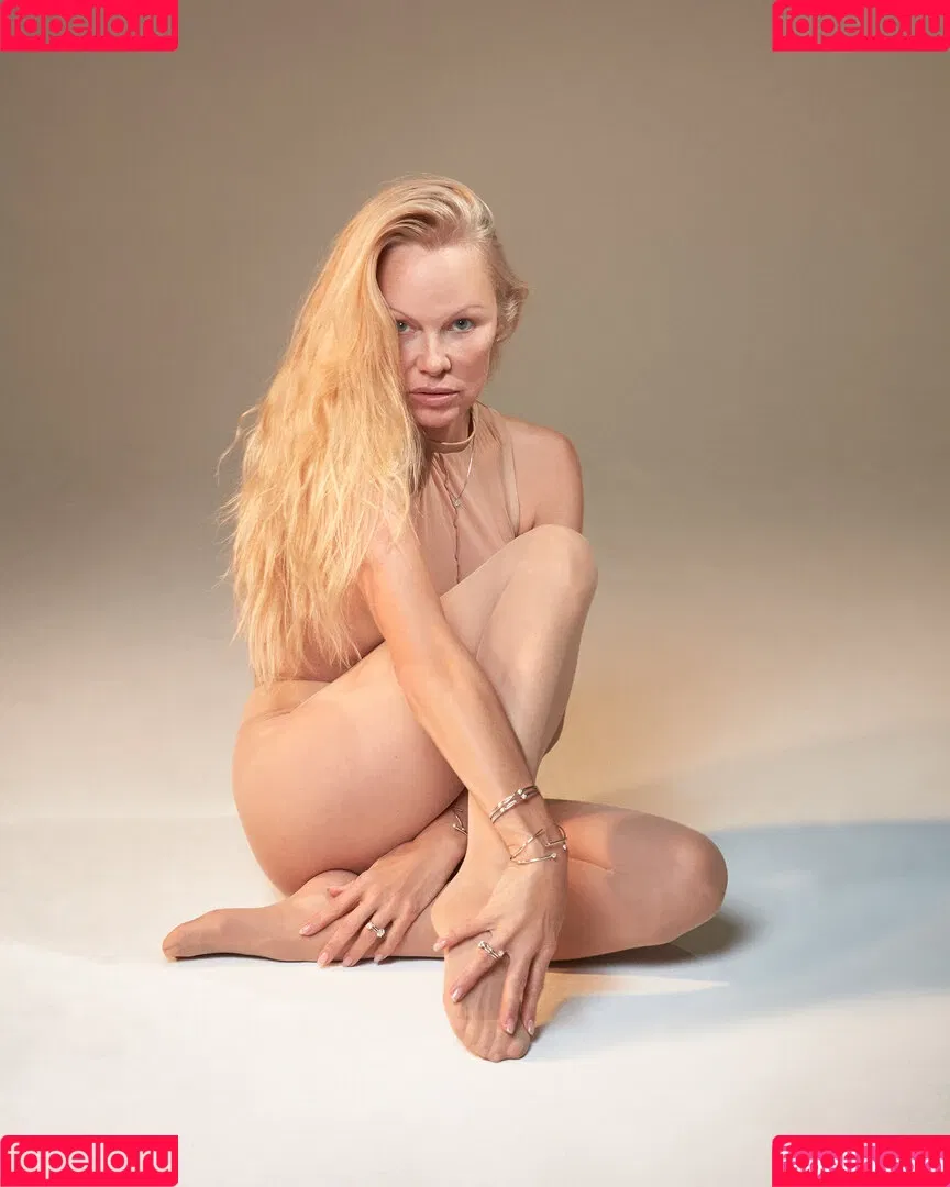 Pamela Anderson / mepamelaanderson / pamelaanderson Onlyfans Photo Gallery 