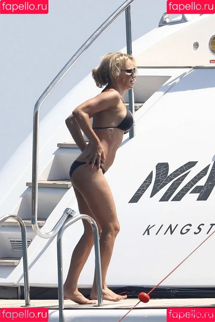 Pamela Anderson / mepamelaanderson / pamelaanderson Onlyfans Photo Gallery 
