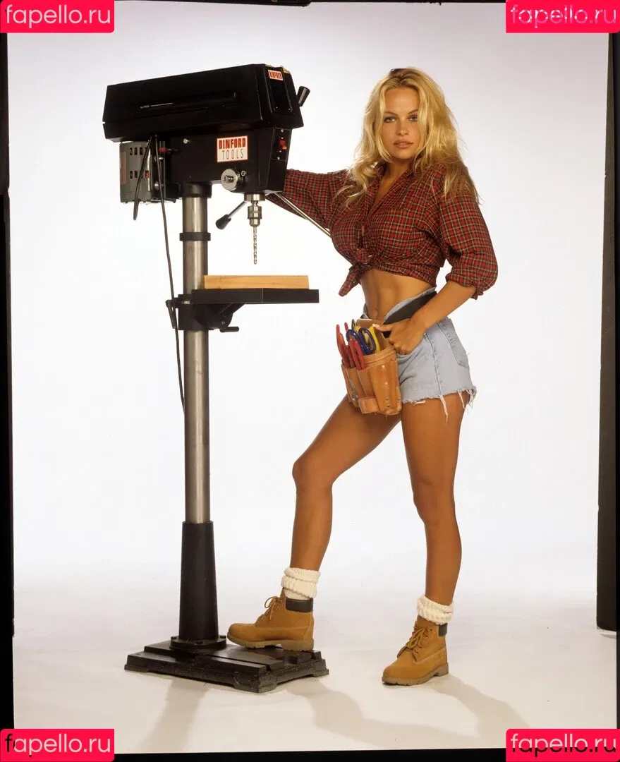 Pamela Anderson / mepamelaanderson / pamelaanderson Onlyfans Photo Gallery 