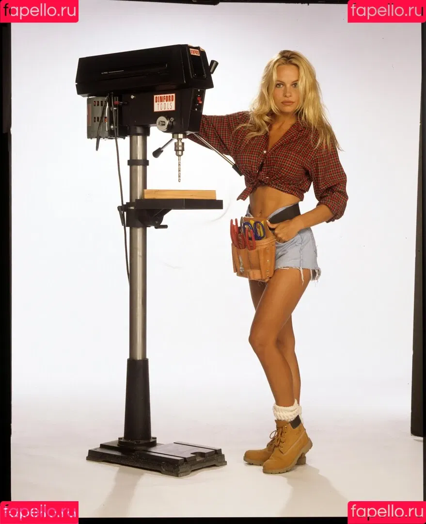 Pamela Anderson / mepamelaanderson / pamelaanderson Onlyfans Photo Gallery 