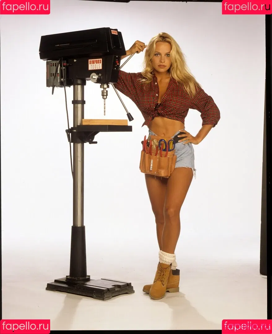 Pamela Anderson / mepamelaanderson / pamelaanderson Onlyfans Photo Gallery 