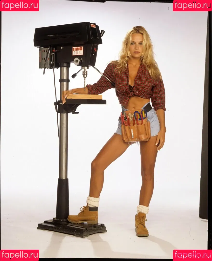 Pamela Anderson / mepamelaanderson / pamelaanderson Onlyfans Photo Gallery 