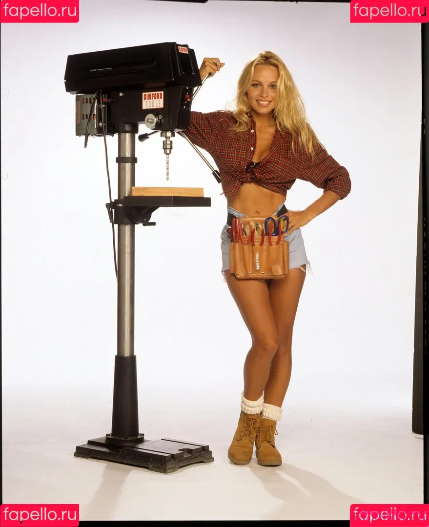 Pamela Anderson / mepamelaanderson / pamelaanderson Onlyfans Photo Gallery 