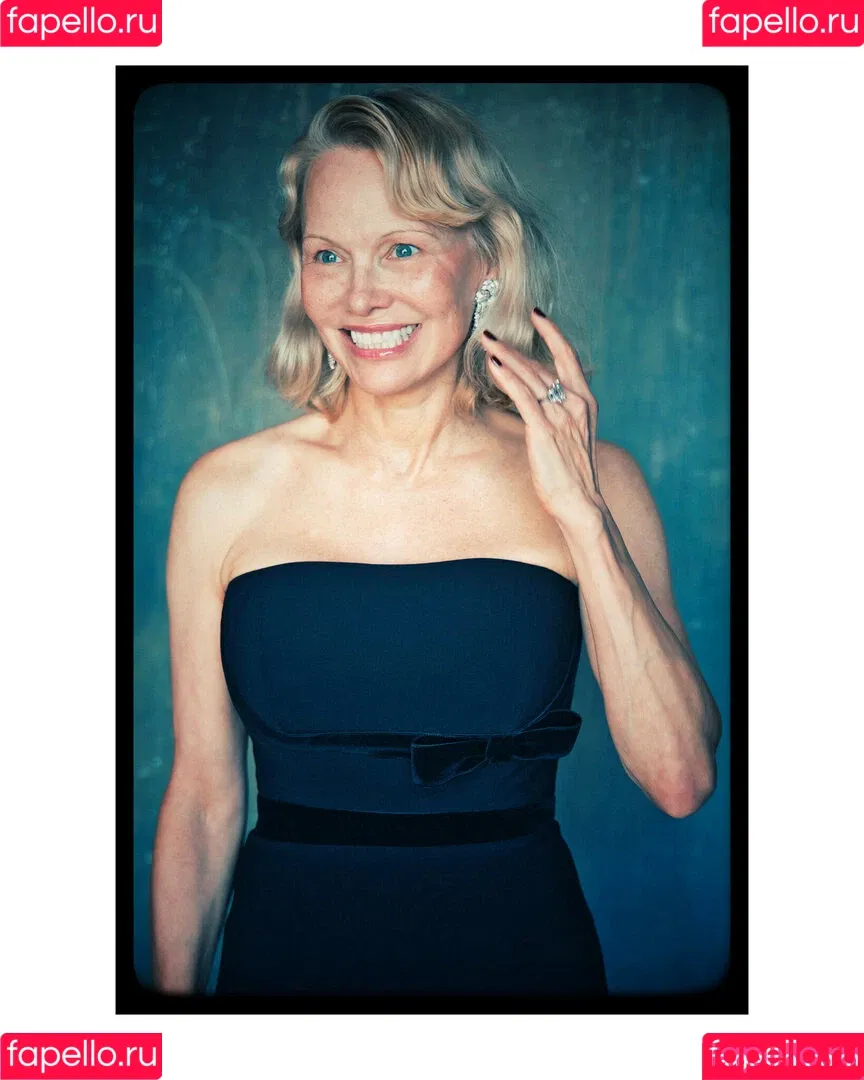 Pamela Anderson / mepamelaanderson / pamelaanderson Onlyfans Photo Gallery 