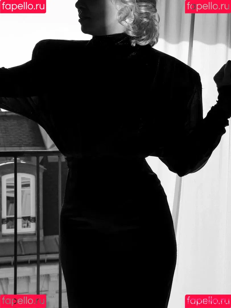 Pamela Anderson / mepamelaanderson / pamelaanderson Onlyfans Photo Gallery 