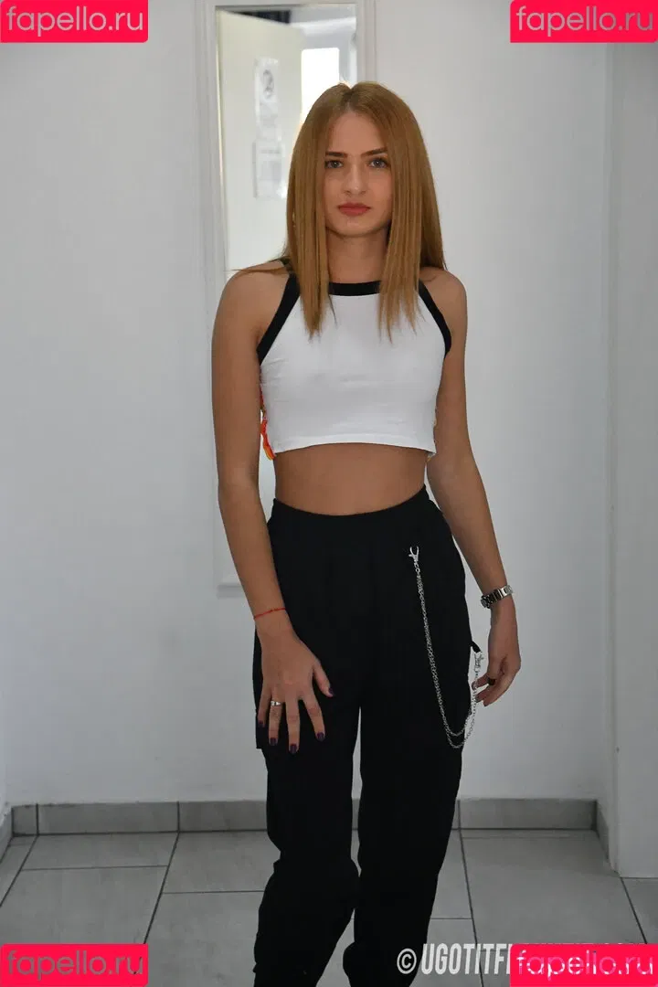 Leicester girl Emma S / Ugotitflauntit Onlyfans Photo Gallery 