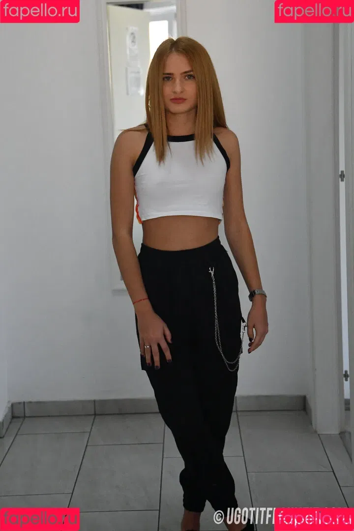 Leicester girl Emma S / Ugotitflauntit Onlyfans Photo Gallery 