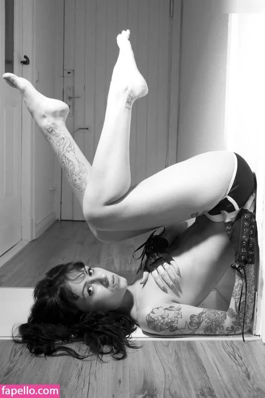 Sina Minou / sinaminou Onlyfans Photo Gallery 