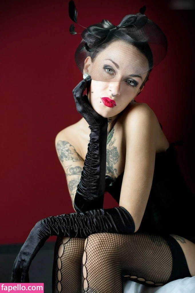 Sina Minou / sinaminou Onlyfans Photo Gallery 