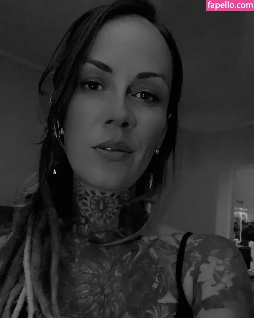 Sina Minou / sinaminou Onlyfans Photo Gallery 