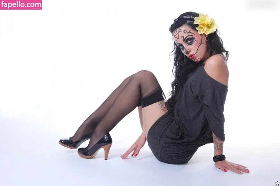 Sina Minou / sinaminou Onlyfans Photo Gallery 