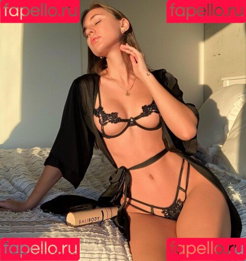 Brit Manuela Onlyfans Photo Gallery 