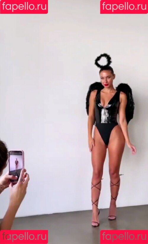 Brit Manuela Onlyfans Photo Gallery 