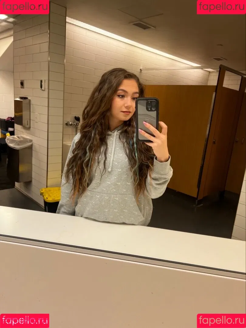 Skye Blue / Skye Dolecki / SkyeBluewrestling / Skyebyee / skye_dolecki / skyeblue_wrestling Onlyfans Photo Gallery 