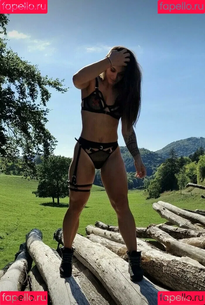 Auxane Micheneau / auxane.micheneau Onlyfans Photo Gallery 