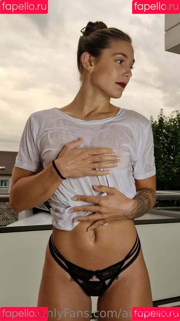 Auxane Micheneau / auxane.micheneau Onlyfans Photo Gallery 