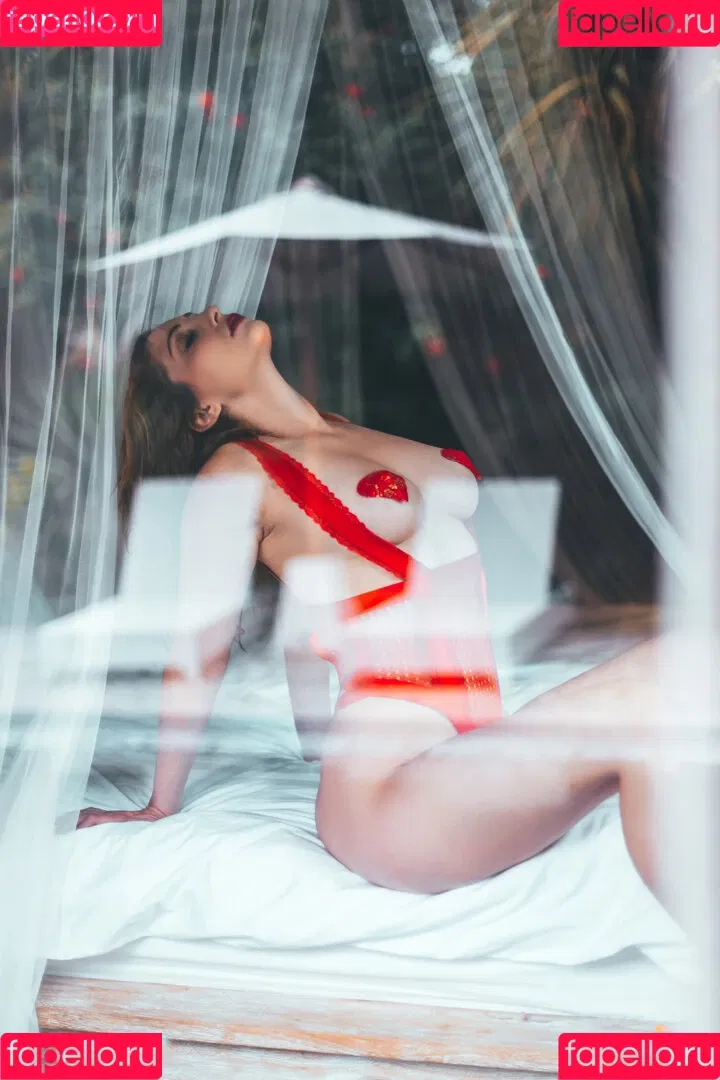 Carlotta Champagne / carlottachampagne / thecarlotta Onlyfans Photo Gallery 
