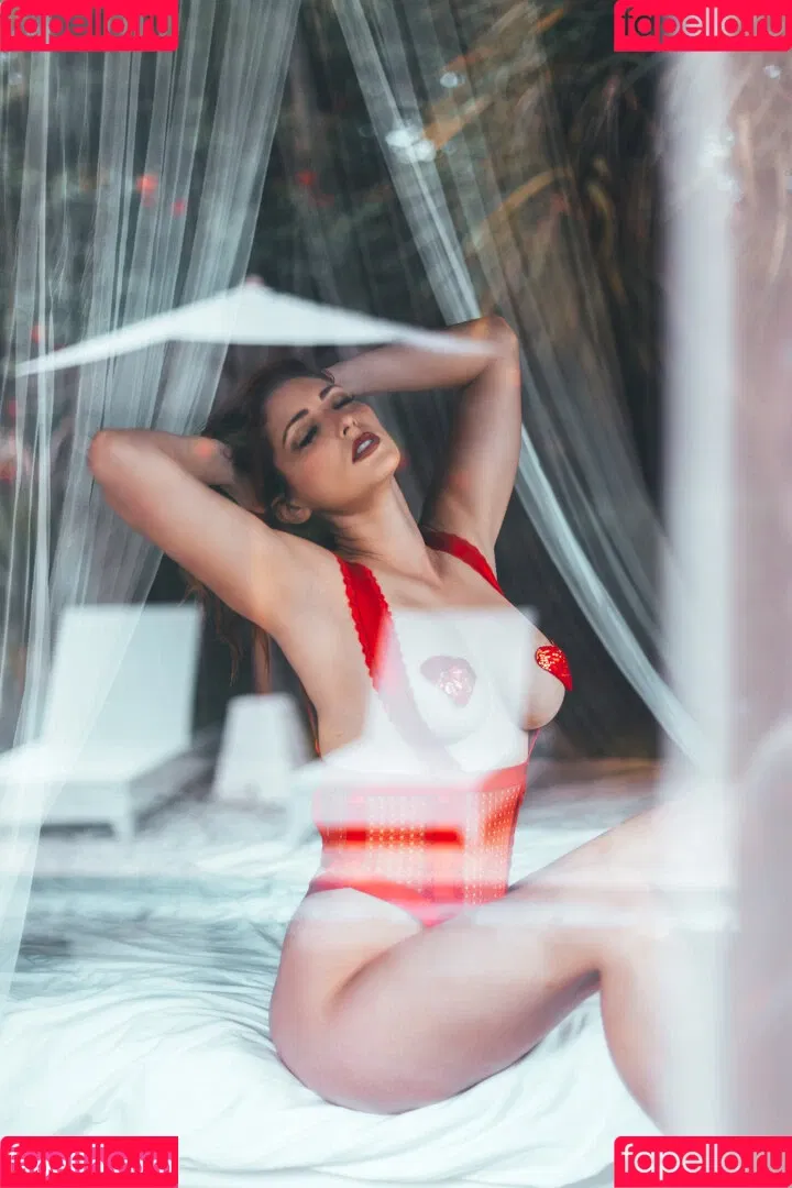 Carlotta Champagne / carlottachampagne / thecarlotta Onlyfans Photo Gallery 