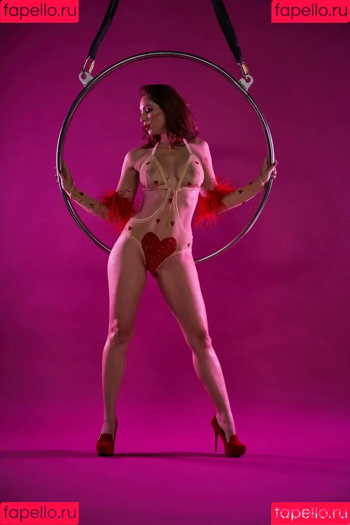 Carlotta Champagne / carlottachampagne / thecarlotta Onlyfans Photo Gallery 