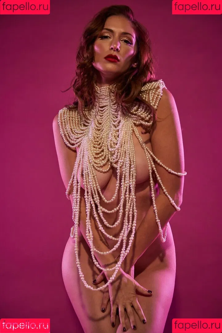 Carlotta Champagne / carlottachampagne / thecarlotta Onlyfans Photo Gallery 