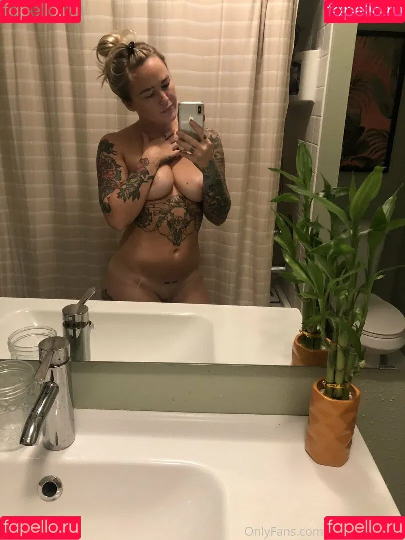 saberonstage / sabertoothicktiger Onlyfans Photo Gallery 