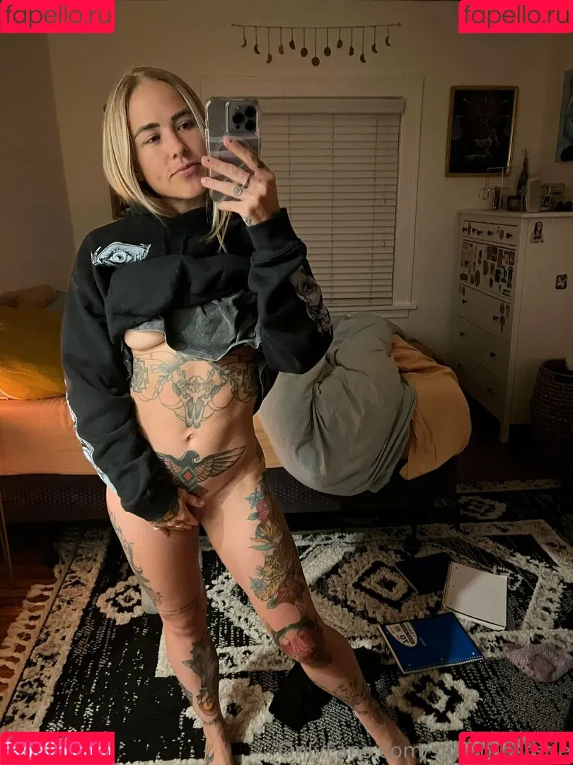 saberonstage / sabertoothicktiger Onlyfans Photo Gallery 