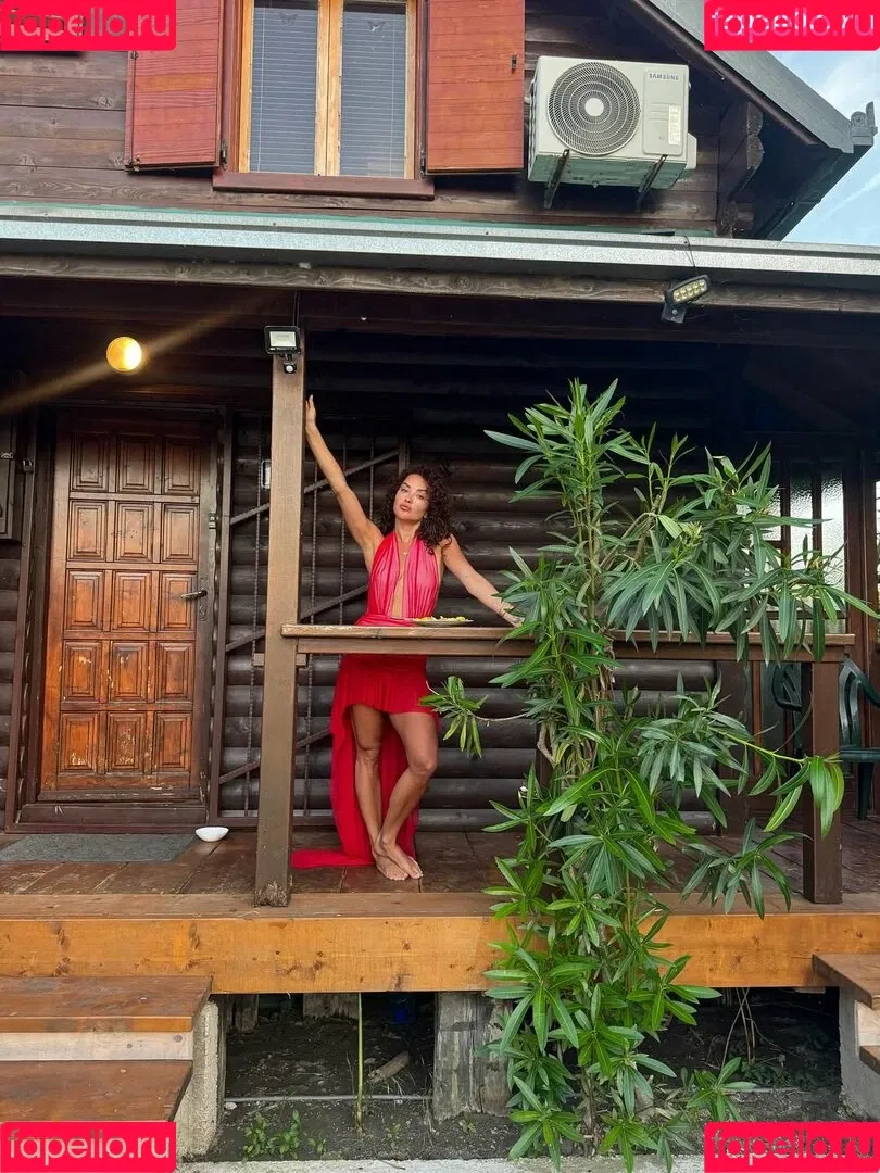 Elena Ora / elenaora Onlyfans Photo Gallery 