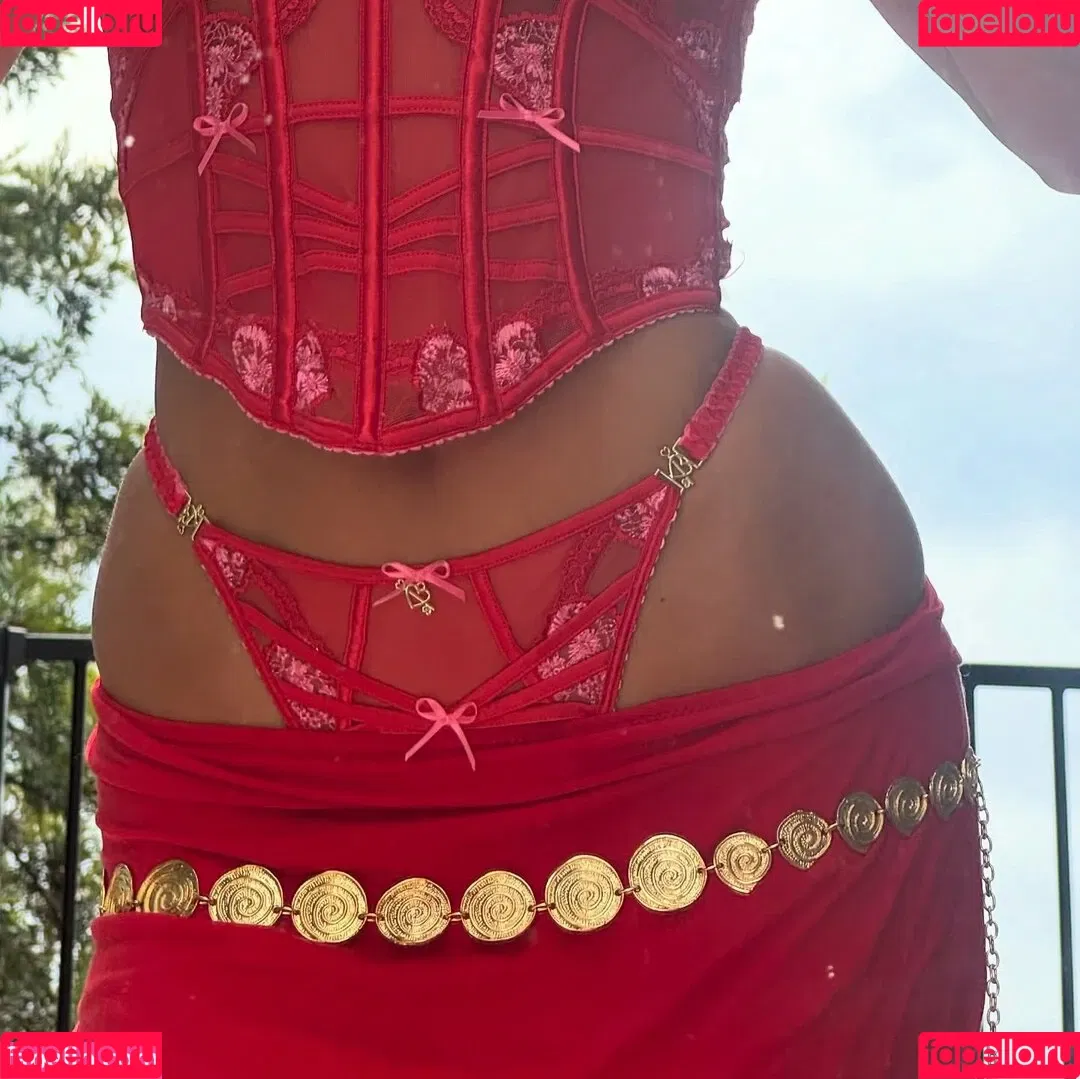 Steph Mandich / shopmononoke / stephmandich Onlyfans Photo Gallery 