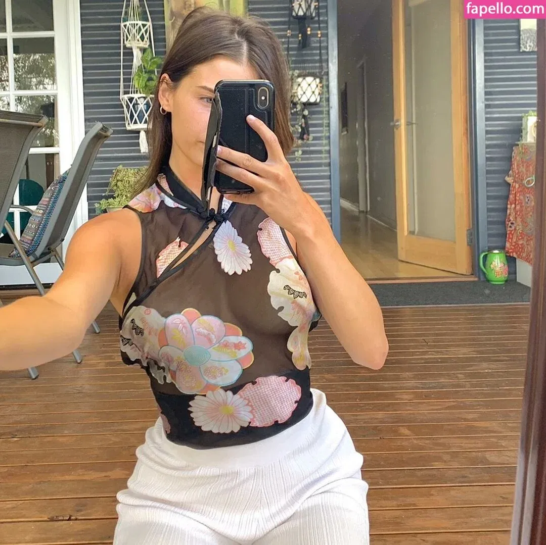 Steph Mandich / shopmononoke / stephmandich Onlyfans Photo Gallery 