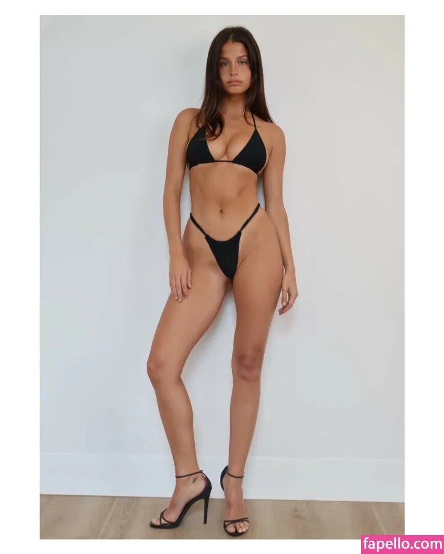 Steph Mandich / shopmononoke / stephmandich Onlyfans Photo Gallery 