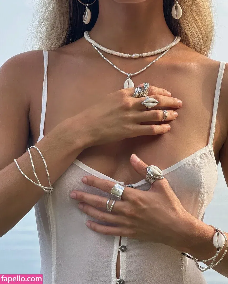 Steph Mandich / shopmononoke / stephmandich Onlyfans Photo Gallery 