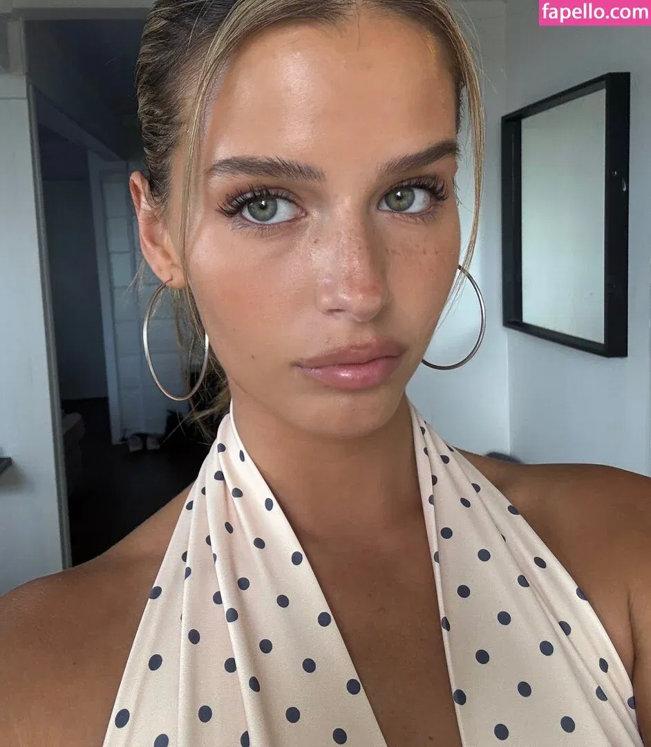 Steph Mandich / shopmononoke / stephmandich Onlyfans Photo Gallery 