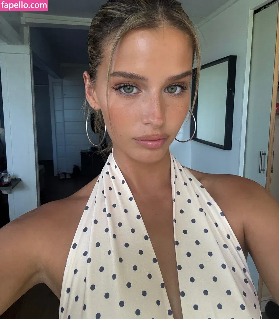 Steph Mandich / shopmononoke / stephmandich Onlyfans Photo Gallery 