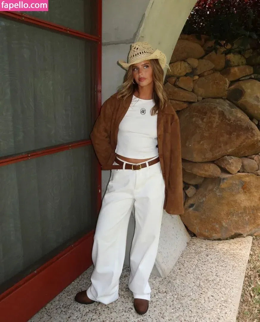 Steph Mandich / shopmononoke / stephmandich Onlyfans Photo Gallery 