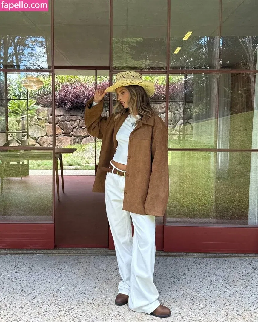 Steph Mandich / shopmononoke / stephmandich Onlyfans Photo Gallery 